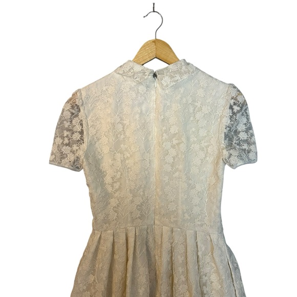 Gal Meets Glam Amelia Dress white lace 4 - Picture 9 of 10